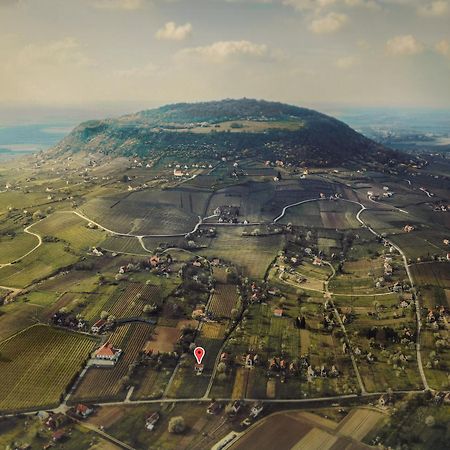 Jera Pince és Vendégház Somlovasarhely Exterior foto