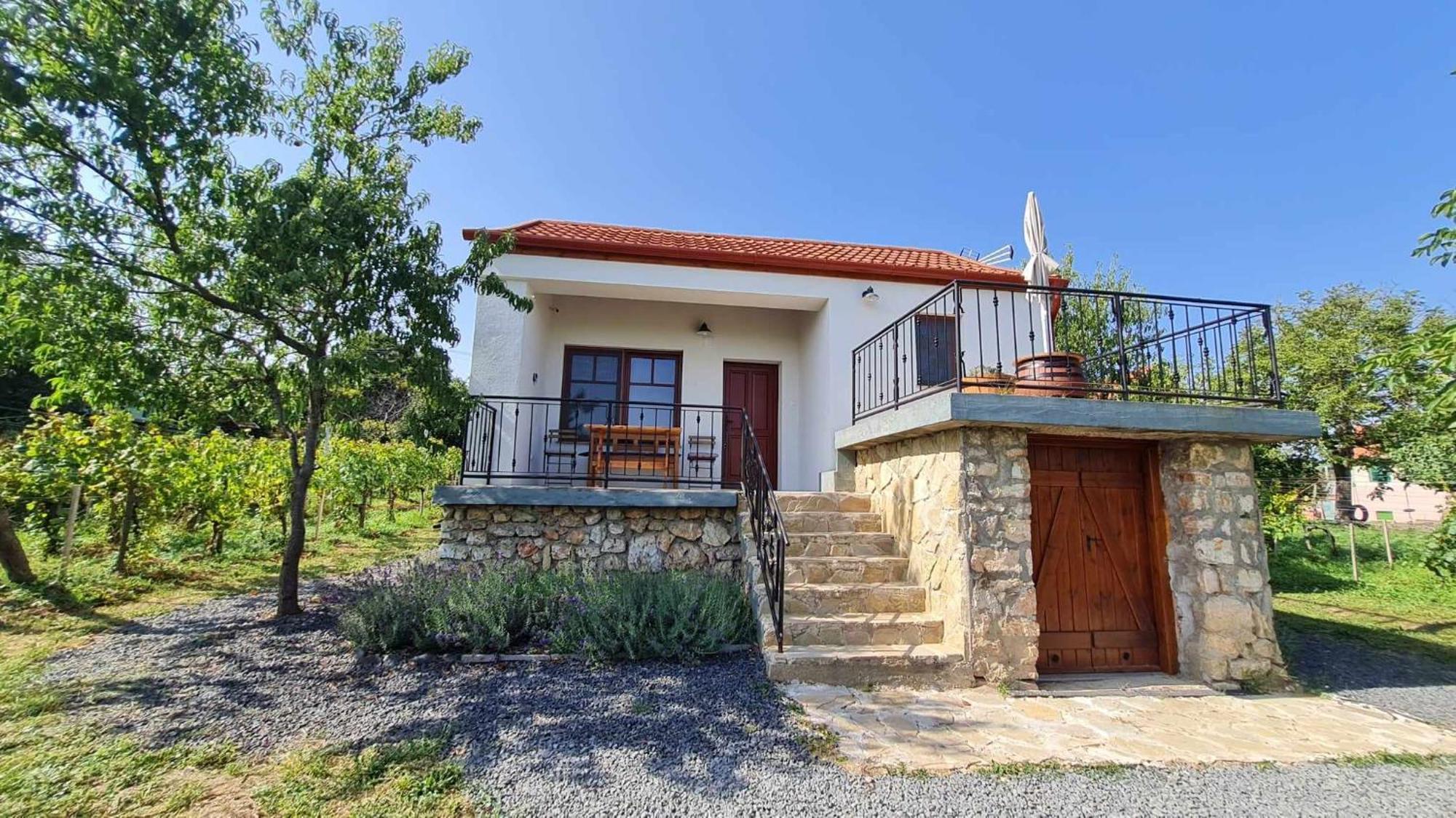 Jera Pince és Vendégház Somlovasarhely Exterior foto