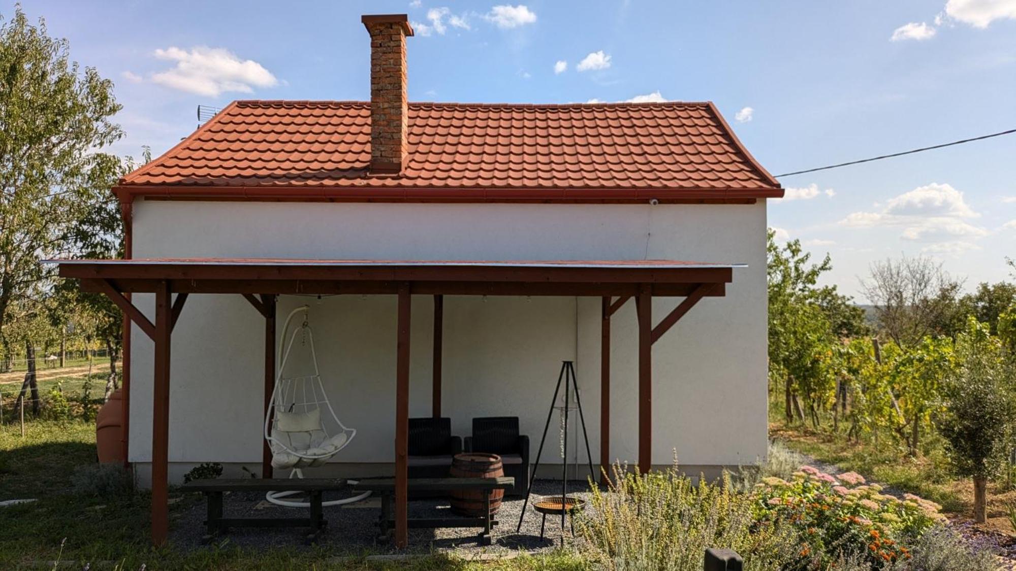Jera Pince és Vendégház Somlovasarhely Exterior foto